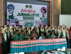 Puluhan Siswa MTsN 2 Purworejo Diajak Mengenal Dunia Jurnalistik