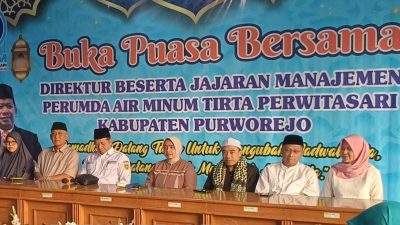 BUKA BERSAMA : Acara buka bersama di kantor PDAM Purworejo, Rabu (11/3) sore.