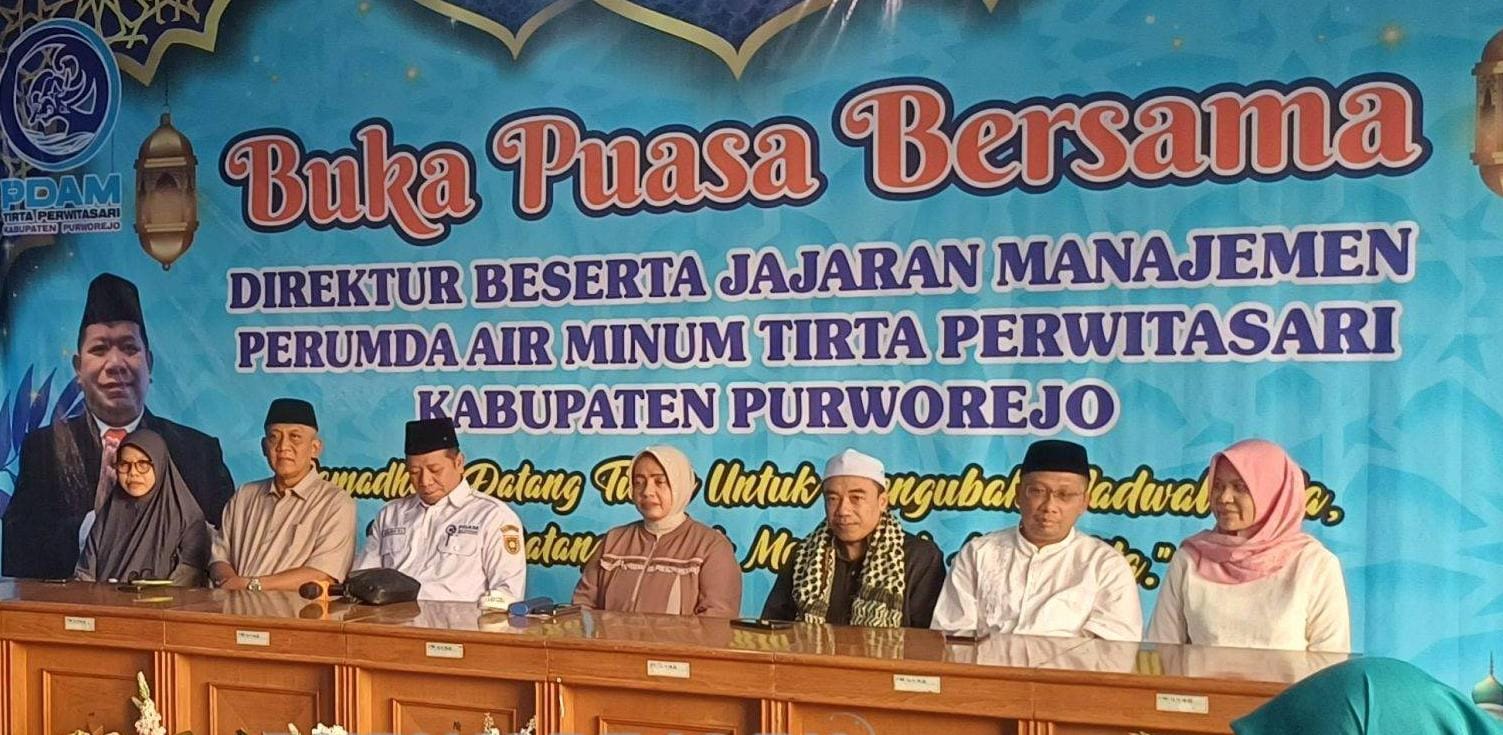 BUKA BERSAMA : Acara buka bersama di kantor PDAM Purworejo, Rabu (11/3) sore.