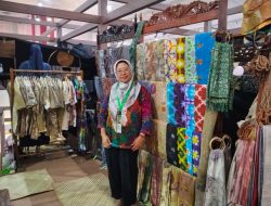 H-1 Pameran Nasional, Stan Persit Kebumen Kejar Tayang di Kartika Expo, Loading produk Wastra Nusantara dipandu langsung Ketua Cabang dan Ibu Danrem 072