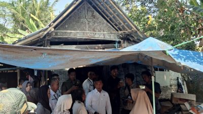Menteri Wihaji meninjau rumah tidak layak huni di Lugosobo, Gebang Purworejo.